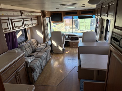 2001 Monaco Knight Motorhome 5.9L Diesel In vendita (immagine 11 di 31)