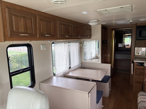 2001 Monaco Knight Motorhome 5.9L Diesel In vendita (immagine 22 di 31)