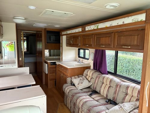 2001 Monaco Knight Motorhome 5.9L Diesel In vendita (immagine 23 di 31)