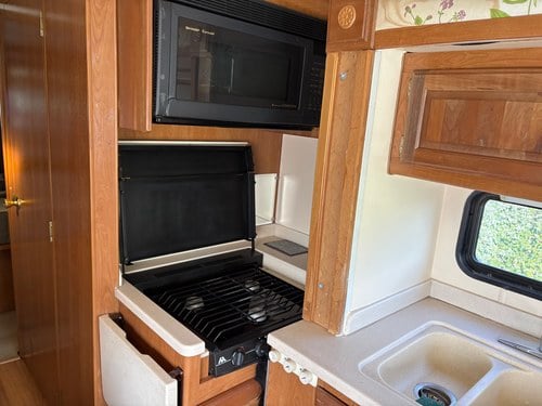 2001 Monaco Knight Motorhome 5.9L Diesel In vendita (immagine 28 di 31)