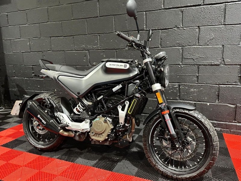 2022 HUSQVARNA SVARTPILEN 125