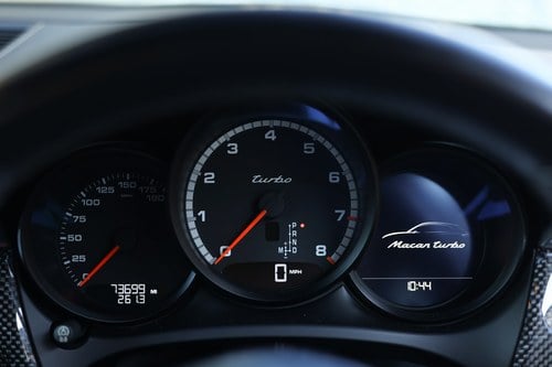 2014 Porsche Macan Turbo à venda (imagem 42 de 318)