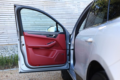 2014 Porsche Macan Turbo à venda (imagem 55 de 318)