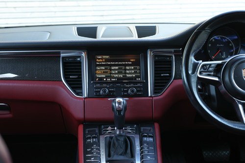 2014 Porsche Macan Turbo à venda (imagem 82 de 318)