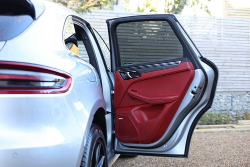 2014 Porsche Macan Turbo à venda (imagem 114 de 318)