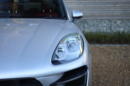 2014 Porsche Macan Turbo à venda (imagem 156 de 318)