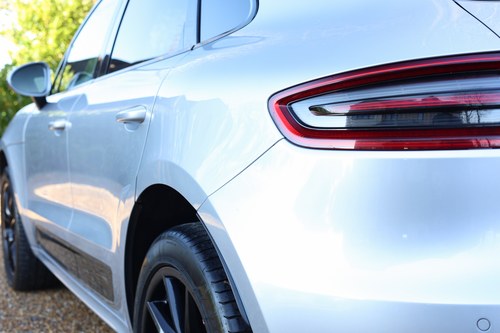 2014 Porsche Macan Turbo à venda (imagem 263 de 318)