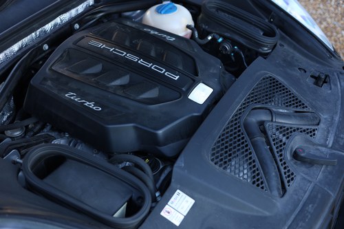 2014 Porsche Macan Turbo à venda (imagem 287 de 318)