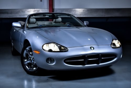 2002 Jaguar XK8 Convertible 4,0L V8 à vendre (picture 8 of 102)
