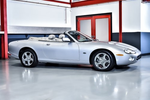 2002 Jaguar XK8 Convertible 4,0L V8 à vendre (picture 13 of 102)