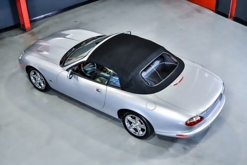 2002 Jaguar XK8 Convertible 4,0L V8 à vendre (picture 33 of 102)