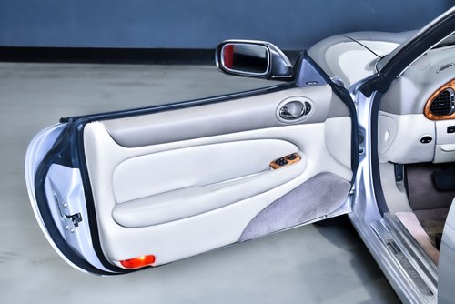 2002 Jaguar XK8 Convertible 4,0L V8 à vendre (picture 35 of 102)