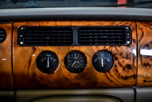 2002 Jaguar XK8 Convertible 4,0L V8 à vendre (picture 44 of 102)