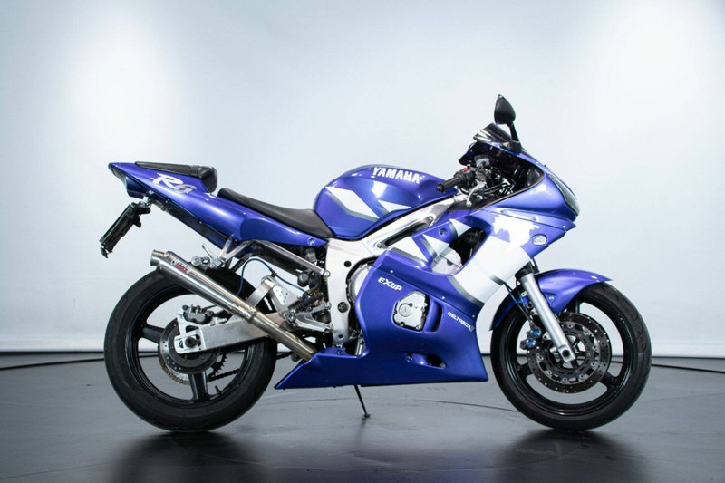 Yzf R5 1999 Yamaha YZF R6 Blue Manual, 6 speed in Italy - For Sale | Car & Classic