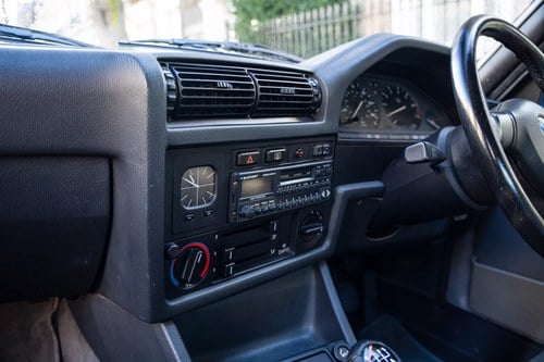 1993 BMW 320i Convertible (E30) à venda (imagem 88 de 155)