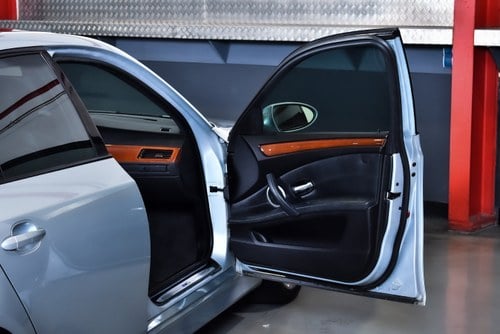 2008 BMW M5 Sedan 5,0L V10 à venda (imagem 38 de 96)