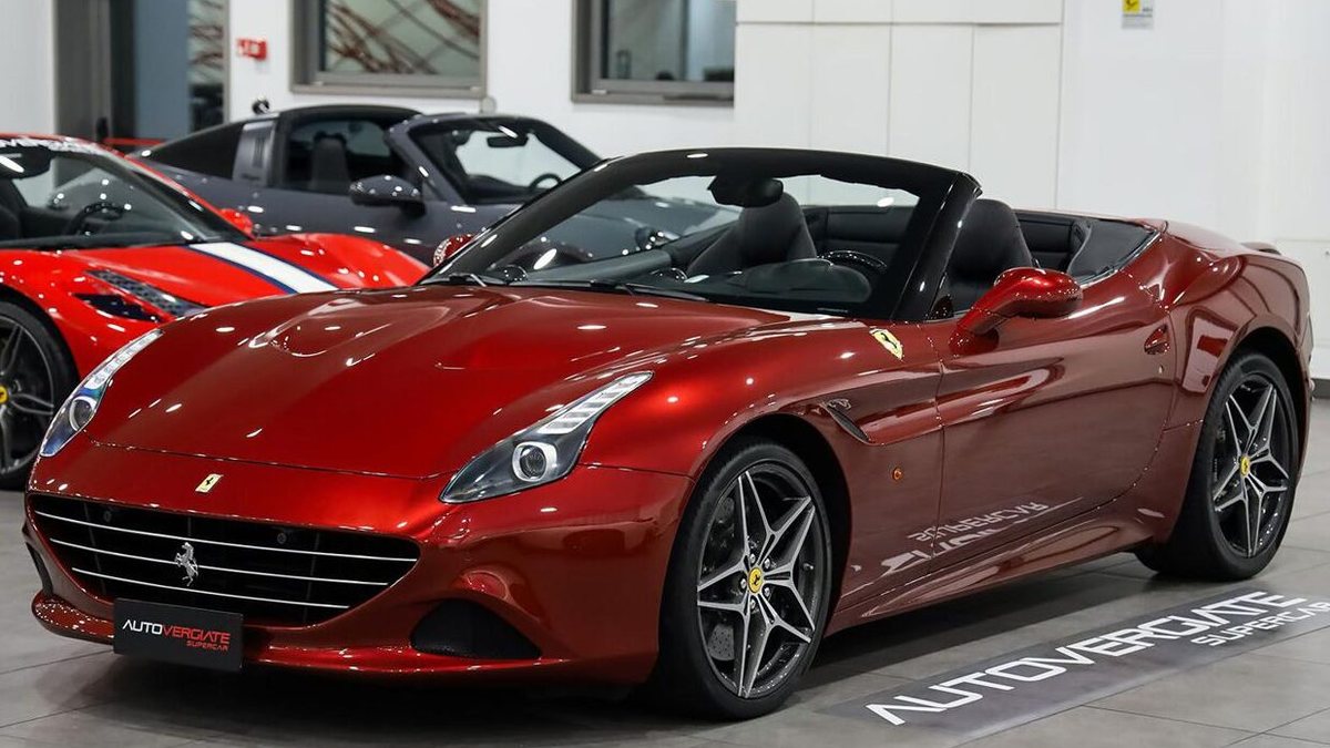2016 Ferrari California Röd automat, 7+ växlar Högerstyrd i Italien ...