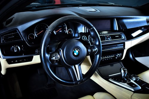 2014 BMW M5 Sedan 4,4L V8 à vendre (picture 37 of 113)