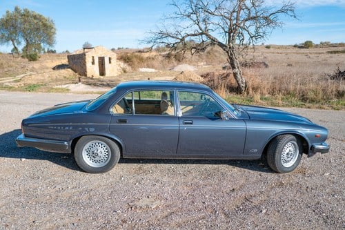 1986 Jaguar XJ12 Series 3 LHD For Sale (picture 8 of 104)