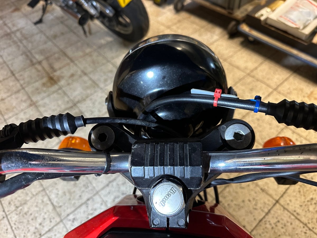 1977 Benelli 125 2C Rot Handschaltgetriebe, 5 Gänge in Niederlande ...