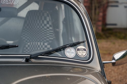 1982 Volkswagen Beetle Award-Winning Evaresto Build: ~180bhp/Air Ride In vendita (immagine 124 di 232)