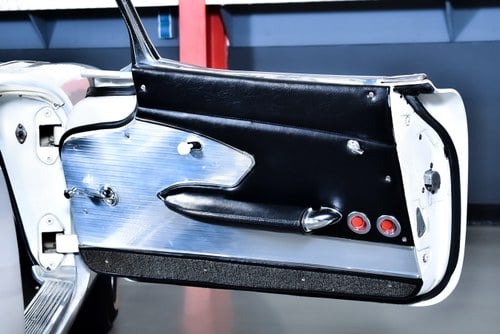 1961 Chevrolet Corvette C1 Convertible 283CI 4.6L V8 Manual For Sale (picture 73 of 120)