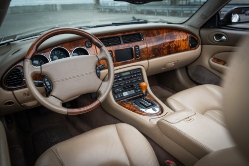2003 Jaguar XK8 Convertible à venda (imagem 13 de 51)
