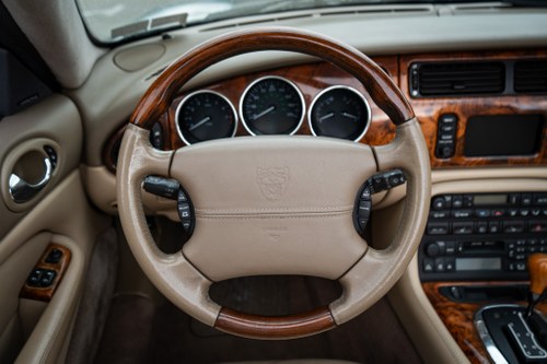 2003 Jaguar XK8 Convertible à venda (imagem 14 de 51)