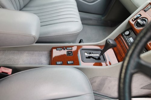 1989 Mercedes-Benz 230E (W124) à venda (imagem 12 de 75)