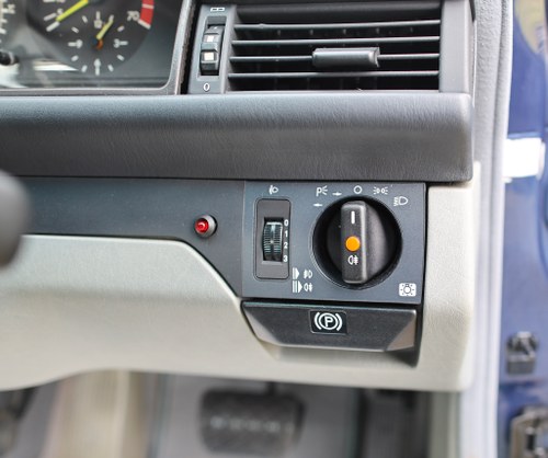 1989 Mercedes-Benz 230E (W124) à venda (imagem 10 de 75)