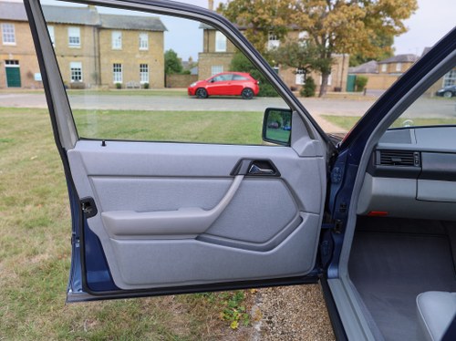 1989 Mercedes-Benz 230E (W124) à venda (imagem 40 de 75)