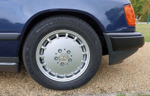 1989 Mercedes-Benz 230E (W124) à venda (imagem 46 de 75)