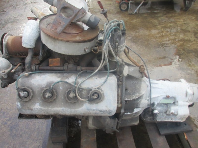 Engine and gearbox Daimler v8 2.5