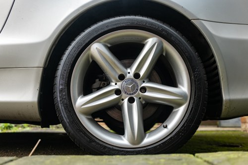 2003 Mercedes-Benz R230 SL500 à venda (imagem 40 de 253)