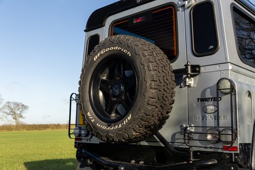 2011 Land Rover Defender 90 by Twisted In vendita (immagine 98 di 199)