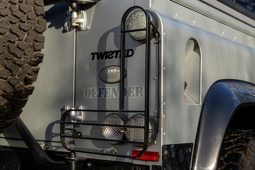 2011 Land Rover Defender 90 by Twisted In vendita (immagine 101 di 199)