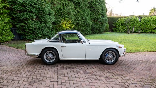 1967 Triumph TR4A IRS Surrey Top In vendita (immagine 5 di 252)