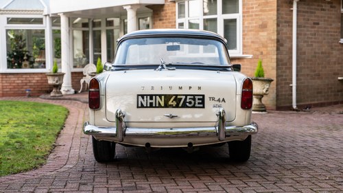 1967 Triumph TR4A IRS Surrey Top In vendita (immagine 7 di 252)