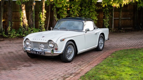 1967 Triumph TR4A IRS Surrey Top In vendita (immagine 10 di 252)