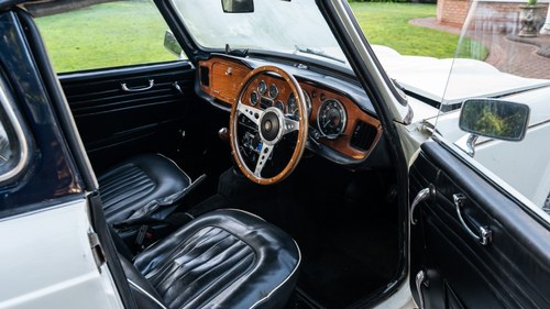 1967 Triumph TR4A IRS Surrey Top In vendita (immagine 16 di 252)