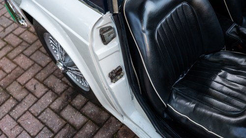 1967 Triumph TR4A IRS Surrey Top In vendita (immagine 57 di 252)