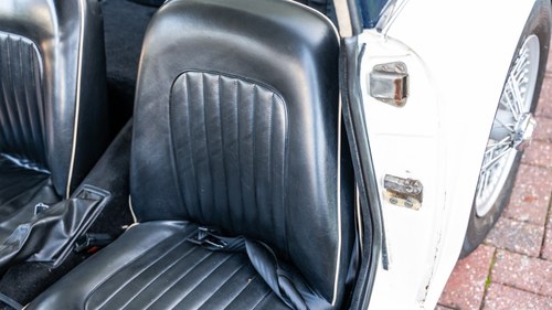 1967 Triumph TR4A IRS Surrey Top In vendita (immagine 60 di 252)