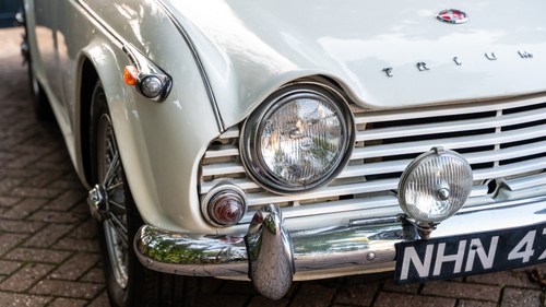 1967 Triumph TR4A IRS Surrey Top In vendita (immagine 93 di 252)