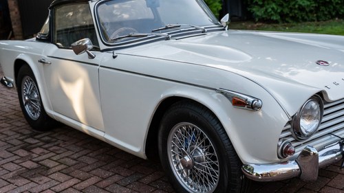 1967 Triumph TR4A IRS Surrey Top In vendita (immagine 110 di 252)