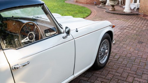 1967 Triumph TR4A IRS Surrey Top In vendita (immagine 121 di 252)