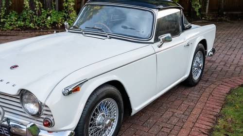 1967 Triumph TR4A IRS Surrey Top In vendita (immagine 160 di 252)