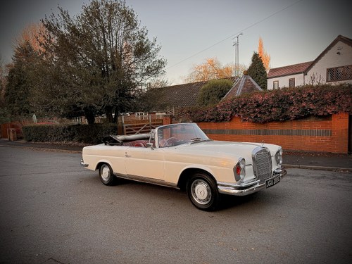 1965 Mercedes-Benz 220SEB Cabriolet W111 In vendita (immagine 7 di 281)