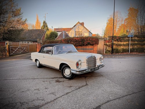 1965 Mercedes-Benz 220SEB Cabriolet W111 In vendita (immagine 9 di 281)