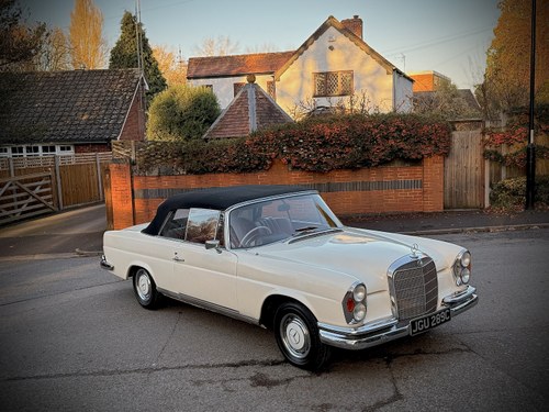 1965 Mercedes-Benz 220SEB Cabriolet W111 In vendita (immagine 21 di 281)