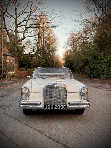 1965 Mercedes-Benz 220SEB Cabriolet W111 In vendita (immagine 32 di 281)